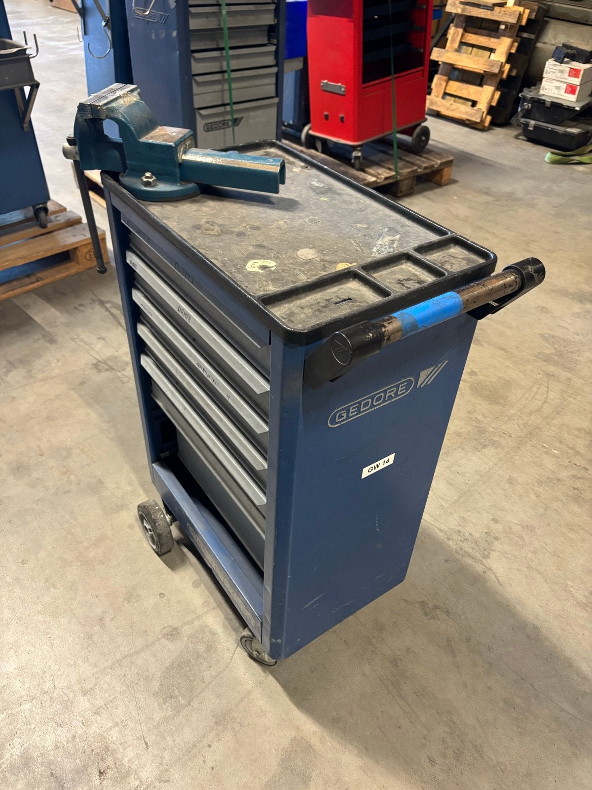 Gedore Gereedschapswagen met bankschroef, Doe-het-zelf en Verbouw, Ophalen, Gebruikt