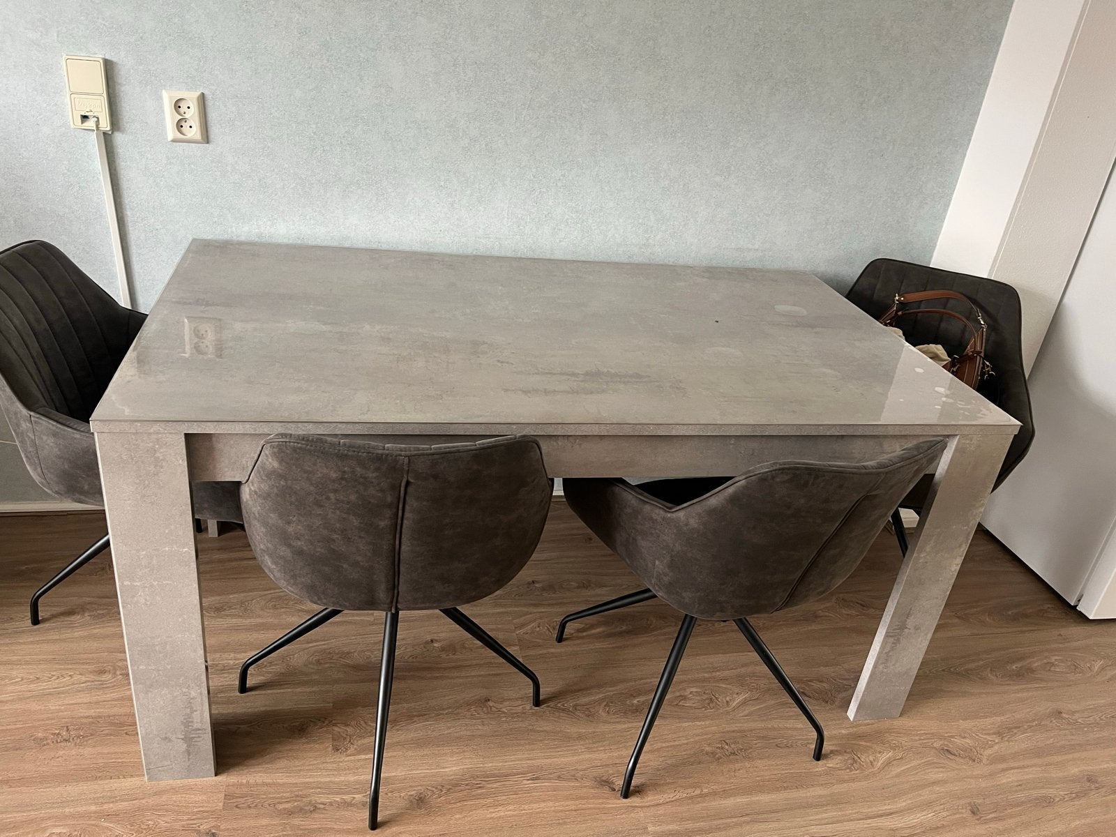 Moderne eettafel - Grijs betonlook, Huis en Inrichting, Tafels | Eettafels, Ophalen, Overige materialen, 100 tot 150 cm, Zo goed als nieuw