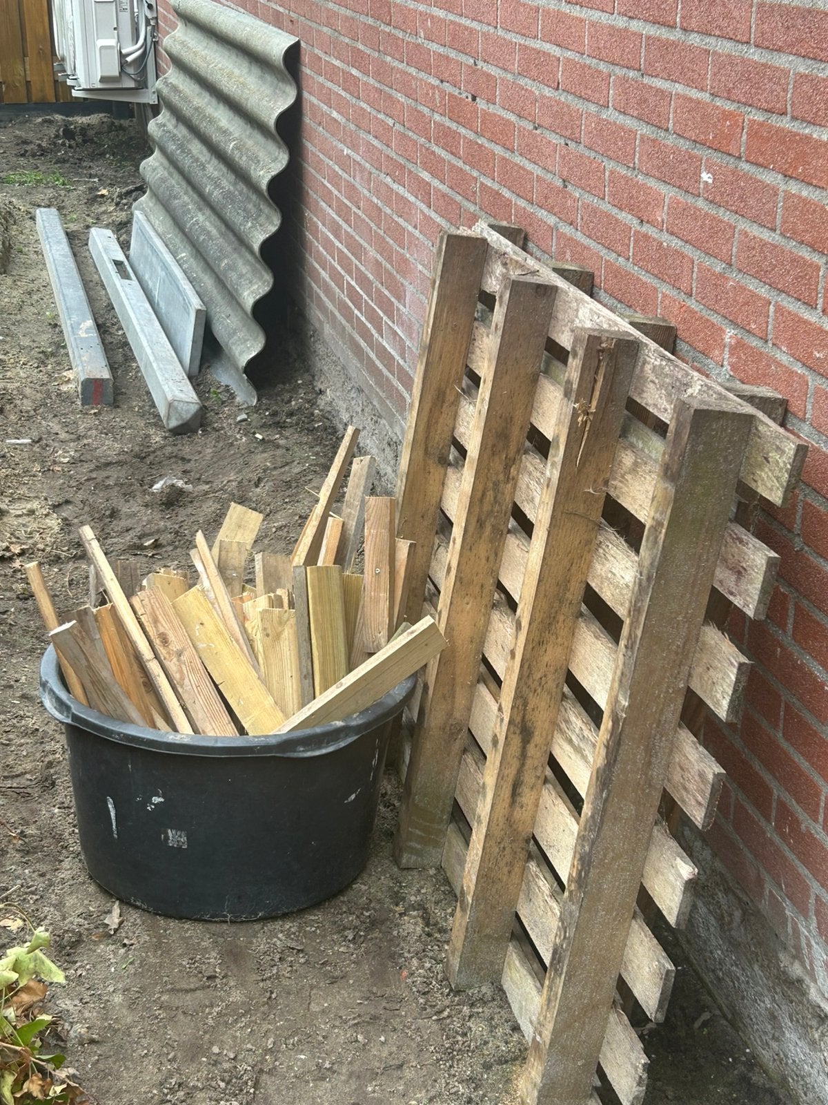 Gratis stapeltje gezaagd brandhout, Tuin en Terras, Minder dan 3 m³, Ophalen