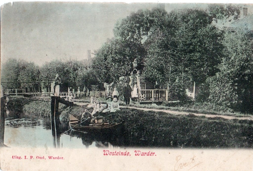 Warder, Westeinde met een familie. 7525, Ophalen of Verzenden, Voor 1920, Gelopen, Noord-Holland