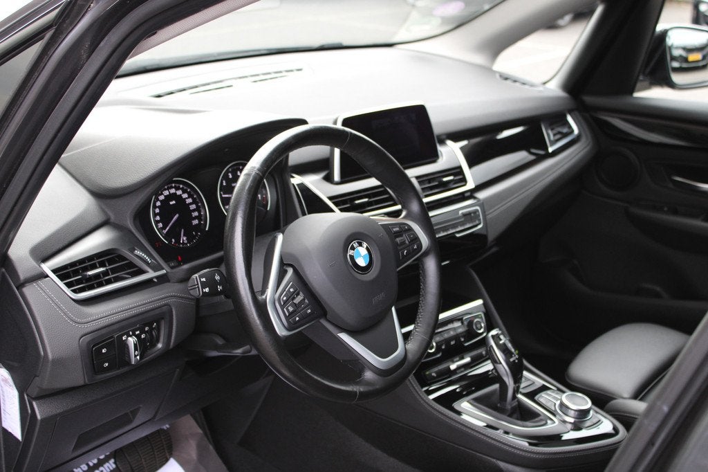 BMW 2 Serie Active Tourer 220i Sport Line Automaat / Panoram, Auto's, BMW, Gebruikt, Euro 6, Leder, 2-Serie Active Tourer