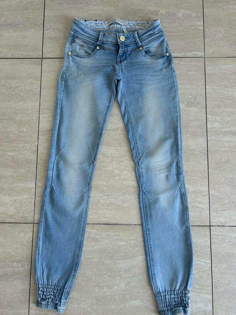 Spijkerbroek maat xs low waist, Kleding | Dames, Spijkerbroeken en Jeans, Ophalen of Verzenden, Zo goed als nieuw, Blauw, W27 (confectie 34) of kleiner