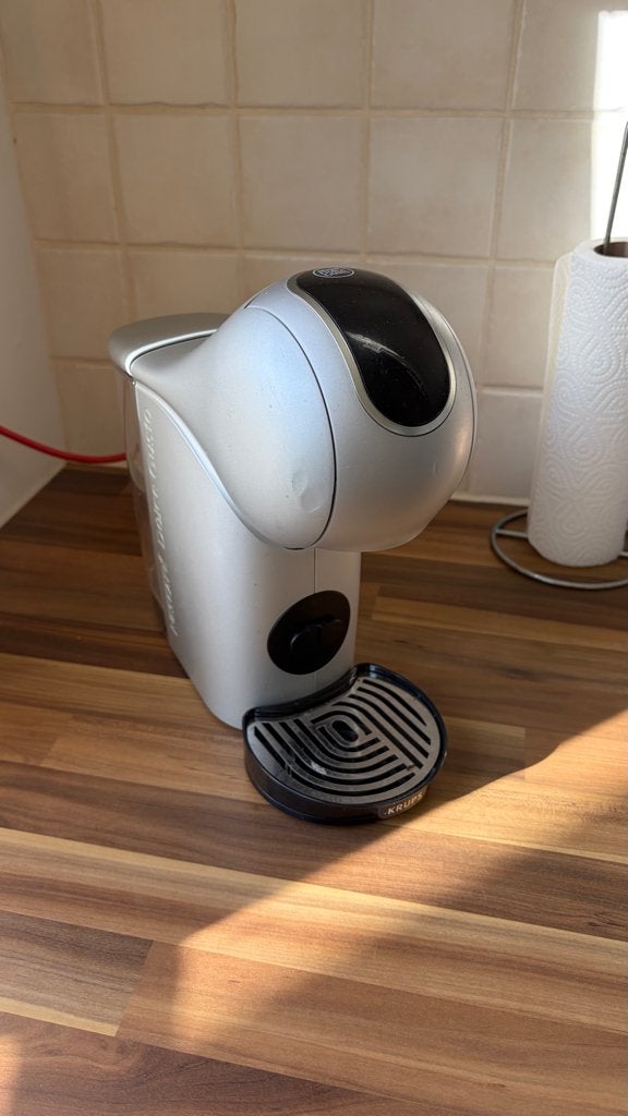 Te koop Krups Dolce Gusto Genio S Touch KP440E, Witgoed en Apparatuur, Ophalen, Koffiepads en cups, Koffiemachine, Zo goed als nieuw