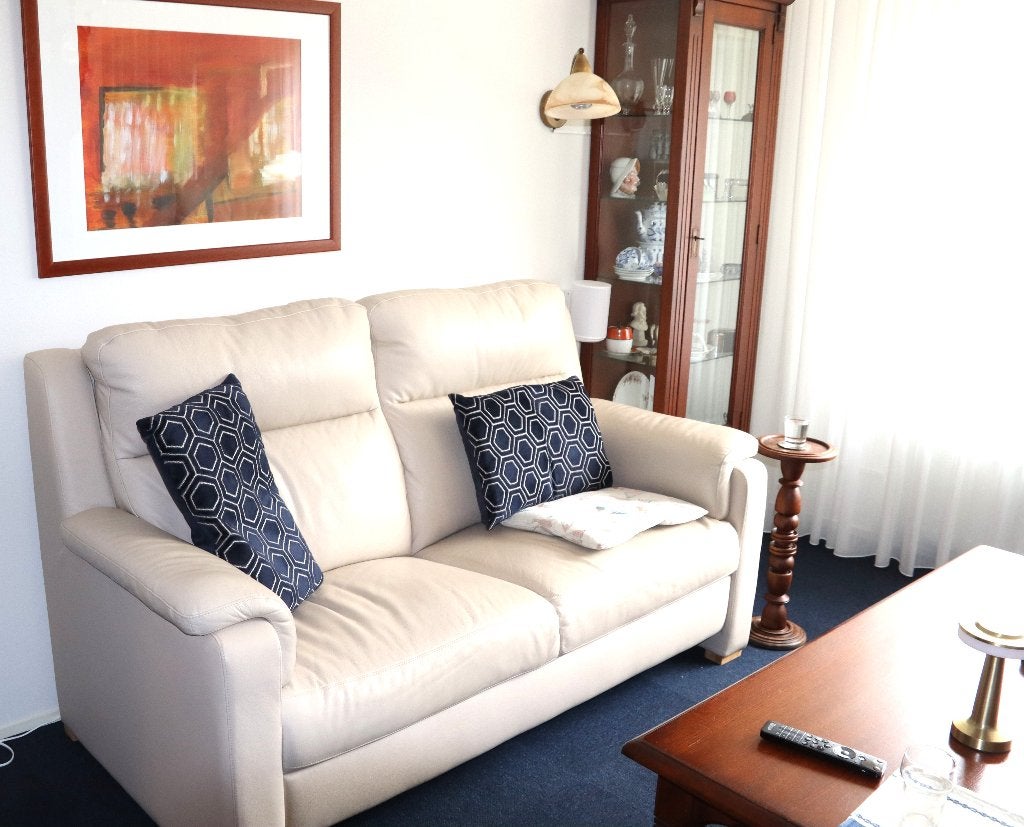 Comfortabele 2-zitsbank, crème leer, Ophalen, Gebruikt, 150 tot 200 cm, Modern klassiek