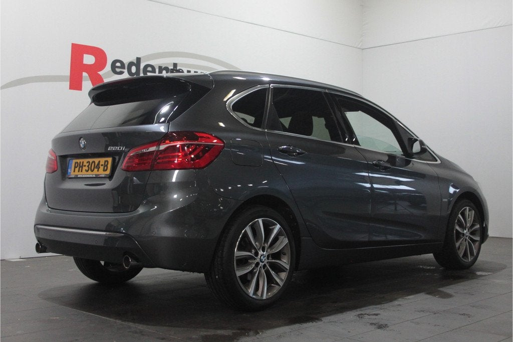 BMW 2 Serie Active Tourer 220i High Executive - Camera / Nav, Auto's, BMW, 1998 cc, 730 kg, Gebruikt, Euro 6