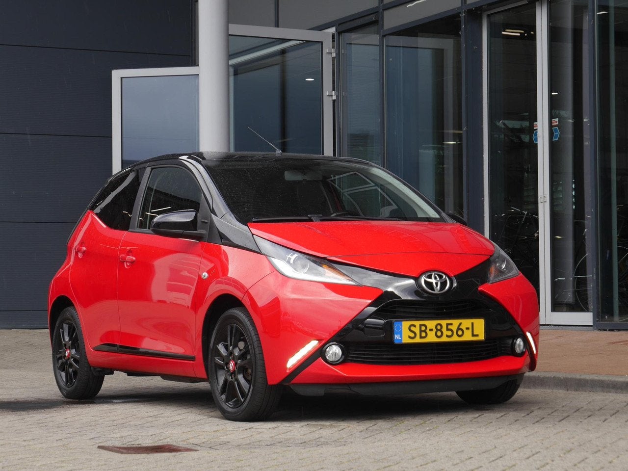 Toyota Aygo 1.0 VVT-i x-cite | Achteruitrijcamera | Airco |, Gebruikt, 4 stoelen, Bedrijf, Handgeschakeld