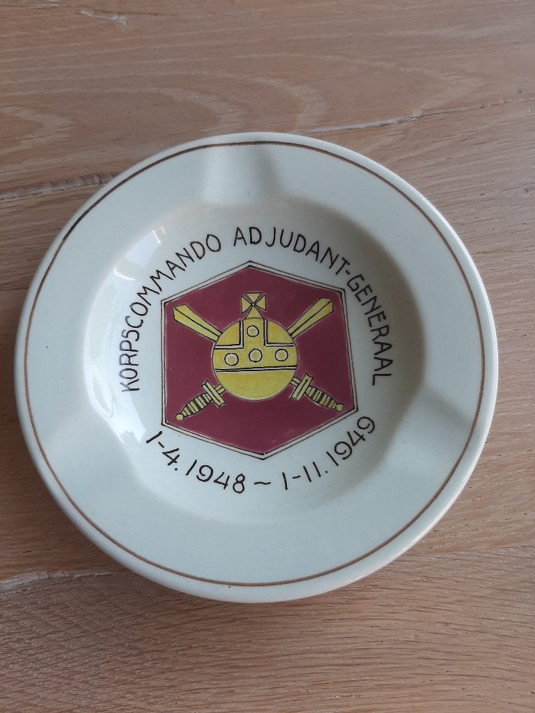 asbak Adjudant-Generaal 1948-1949 Indie, Eschauzier officier, Ophalen of Verzenden, X, Kunstobject, Nederland