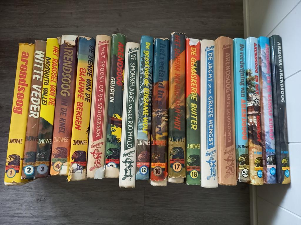 Arendsoog 18 delen, Boeken, Ophalen, Zo goed als nieuw