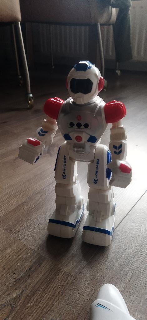 bestuurbare robot, Kinderen en Baby's, Speelgoed | Actiefiguren, Gebruikt, Ophalen of Verzenden