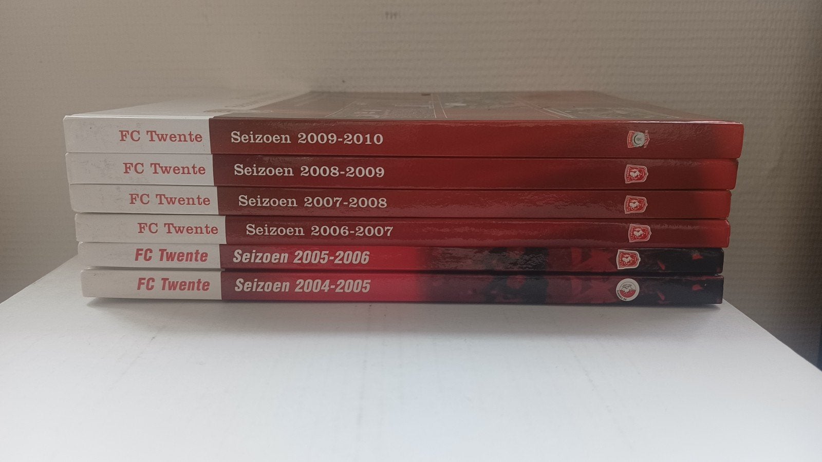 FC Twente Seizoenboeken 2004-2010 (6 stuks), Ophalen of Verzenden, Zo goed als nieuw, Balsport