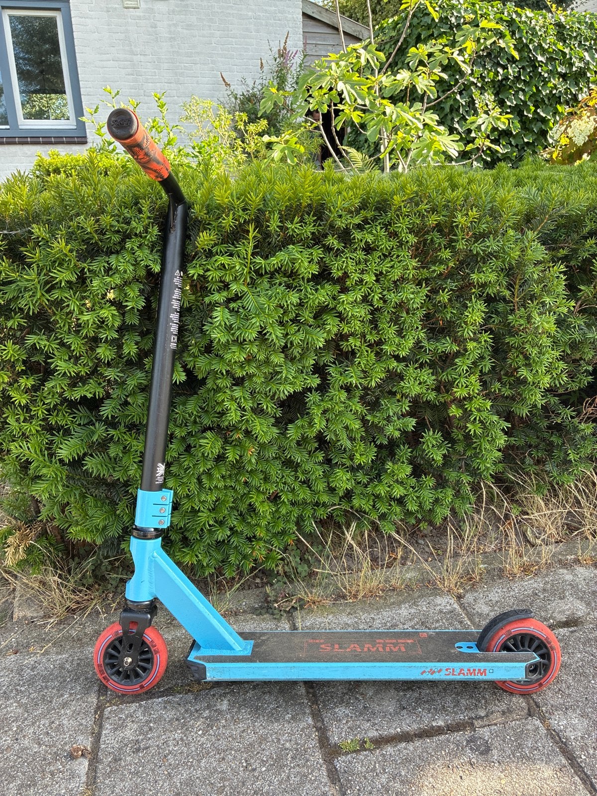 Slamm Stuntstep - Blauw/Zwart met Rode Wielen, Ophalen, Gebruikt, Gewone step
