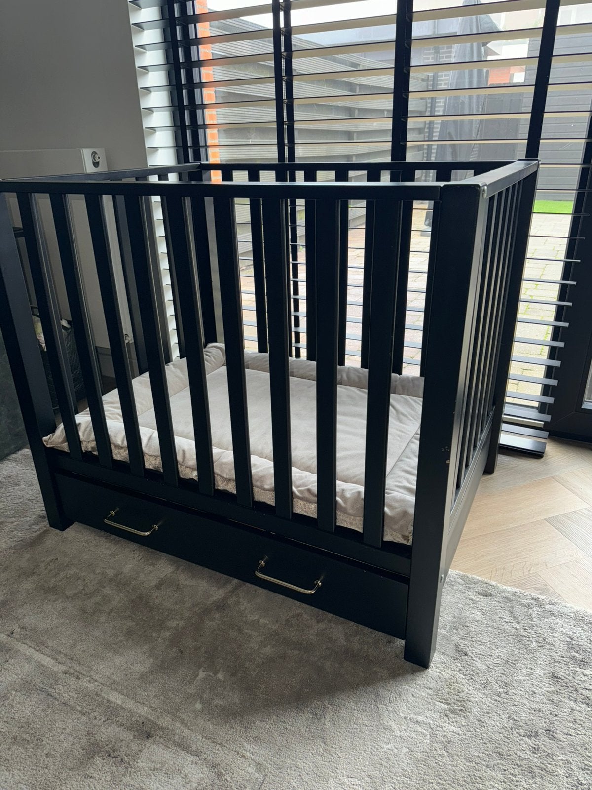 Mooie zwarte box incl. Boxkleed en lade, Ophalen, Zo goed als nieuw, Lade