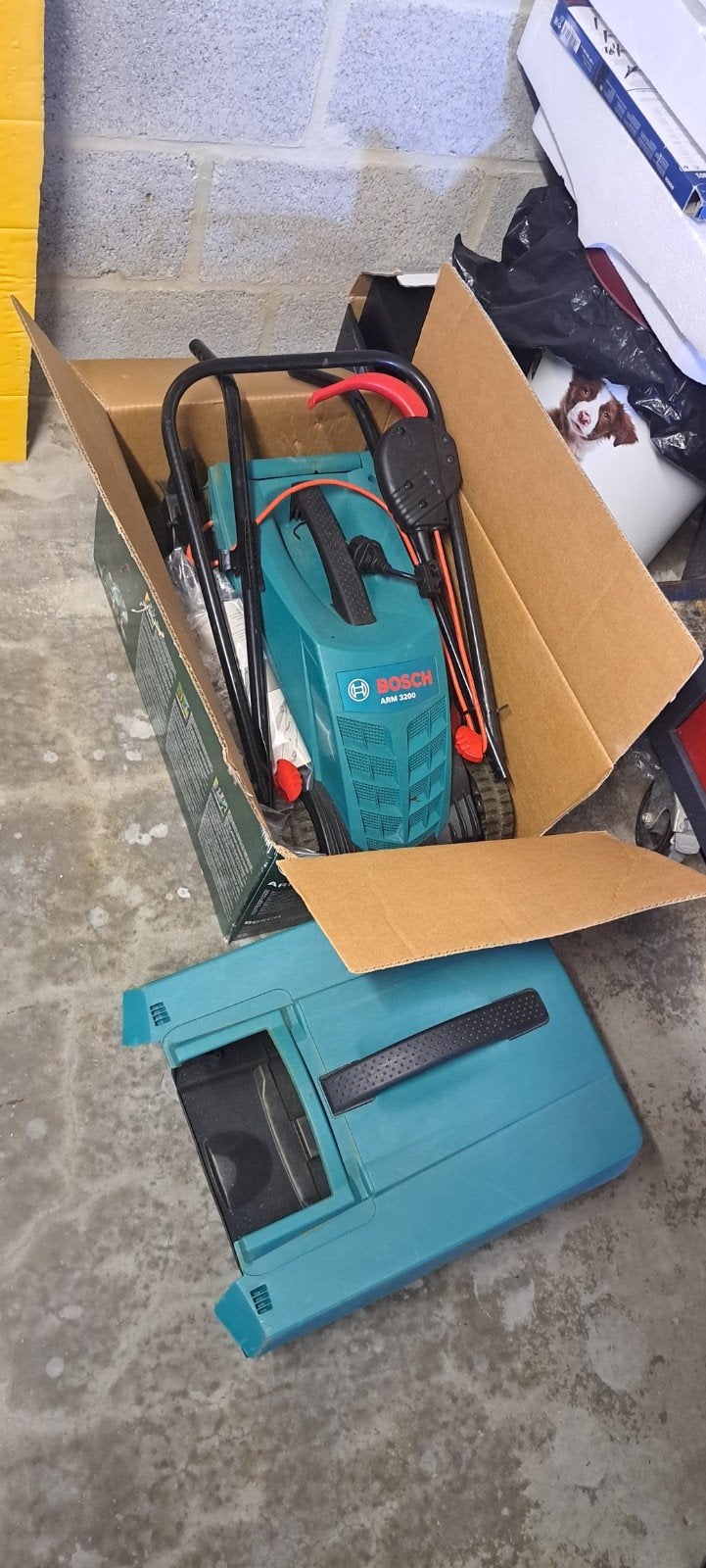 Grasmaaier Bosch arm 3200, Ophalen, Zo goed als nieuw