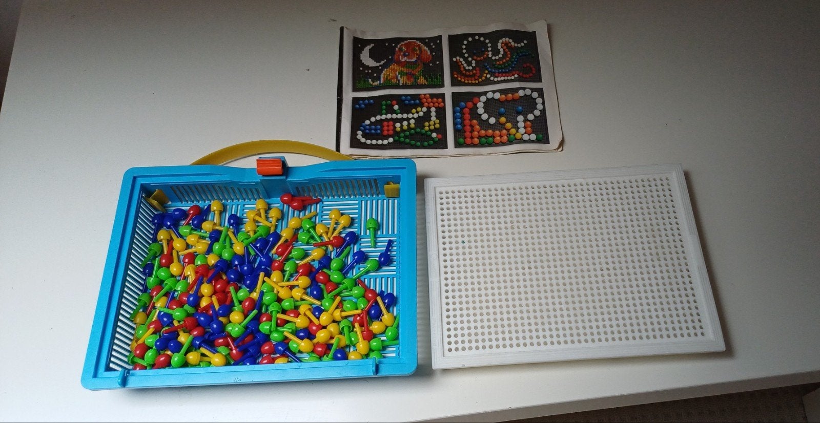 Steekmozaïek spel met veel gekleurde pinnetjes, Ophalen, Gebruikt, Puzzelen