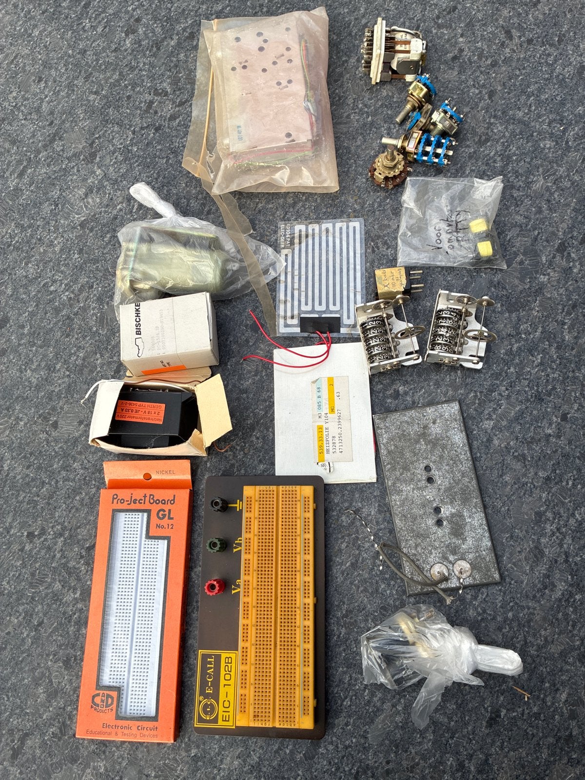 Diverse elektronica onderdelen: Potmeters, printplaten, tell, Ophalen of Verzenden, Gebruikt