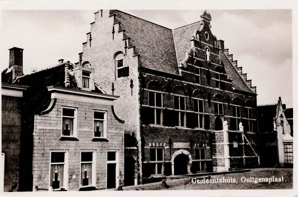 Ooltgensplaat – Gemeentehuis. Gelopen Leerdam 1952(?)., Verzamelen, Ophalen of Verzenden, 1940 tot 1960, Gelopen, Zuid-Holland