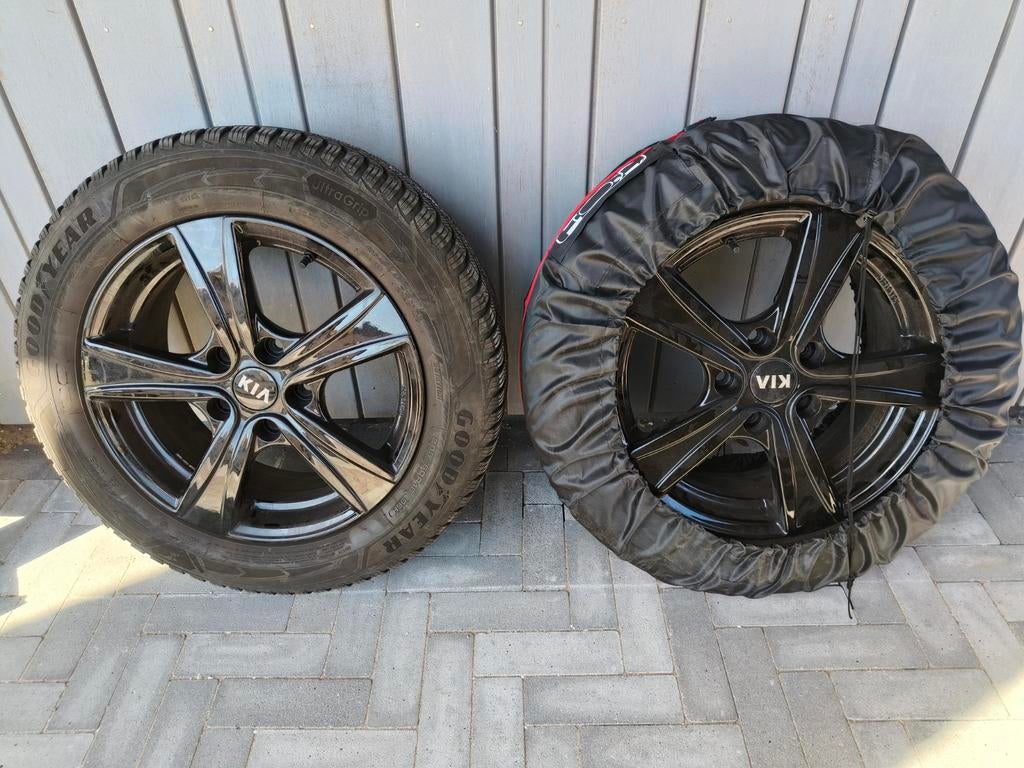Kia Niro velgen (4×) met Goodyear winterbanden 205/60R16, Ophalen, Gebruikt, 16 inch, Banden en Velgen