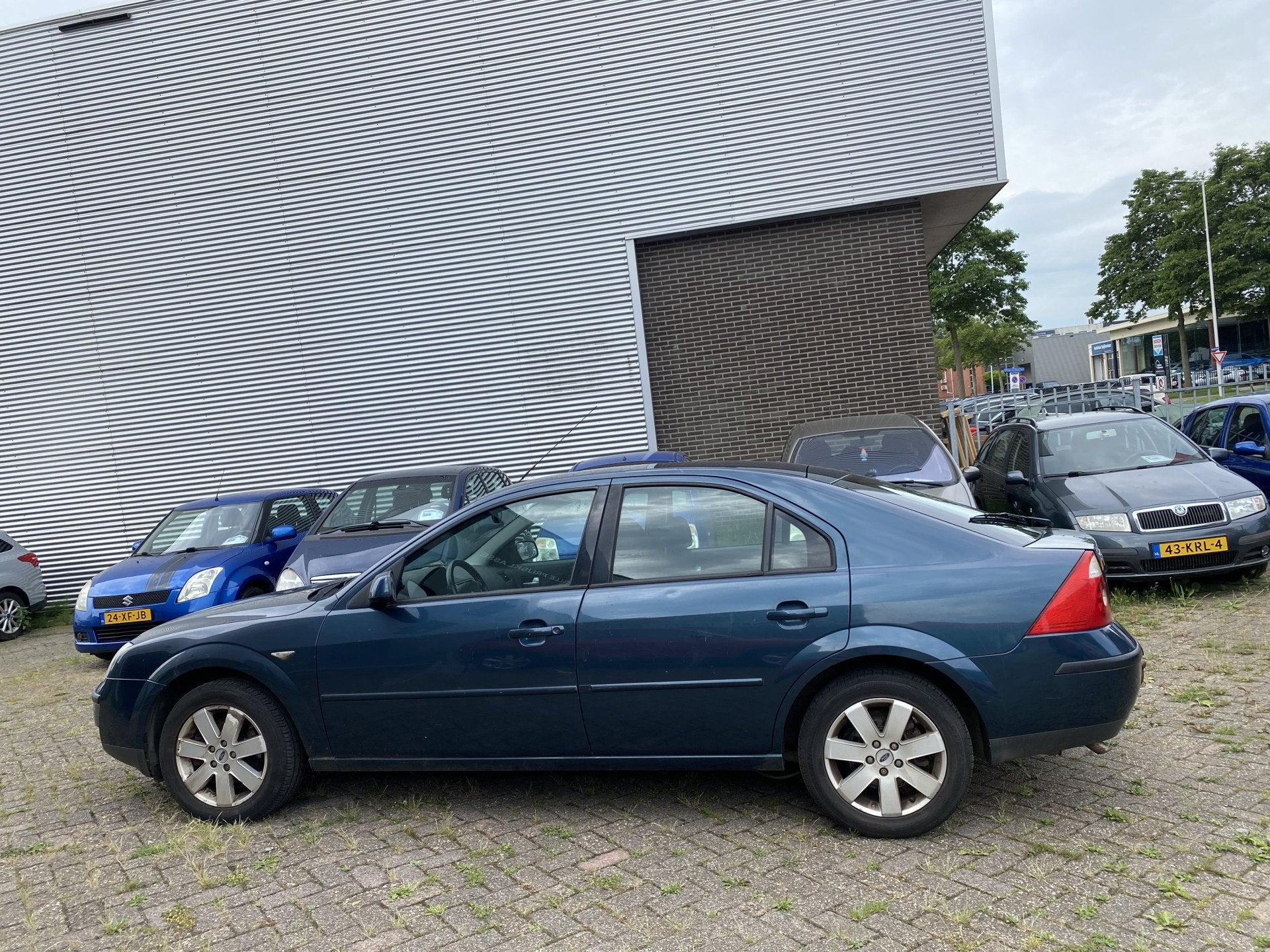 Ford Mondeo 1.8-16V First Edition,APK 07-08-2026,Climate&Cru, Auto's, Stof, Gebruikt, Metallic lak, 4 cilinders
