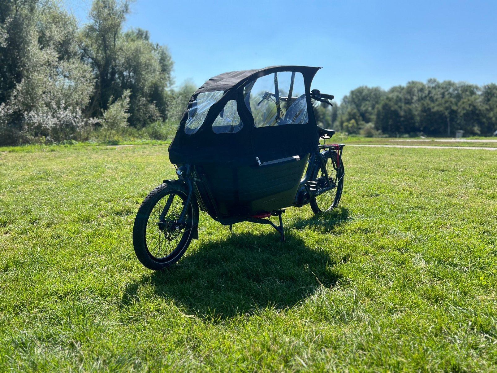 Batavus Fier 2 e-bakfiets + regentent en Maxi-Cosi inzet, Ophalen, Zo goed als nieuw