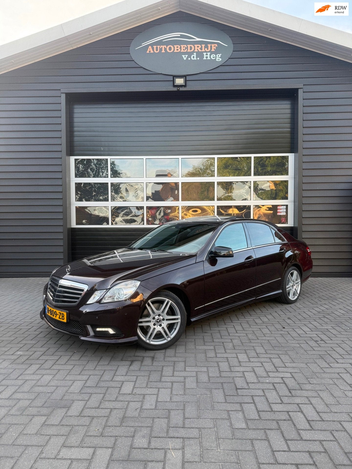 Mercedes-Benz E-klasse 350 CGI Avantgarde AMG trekhaak Schui, Auto's, Automaat, Euro 5, Achterwielaandrijving, Gebruikt