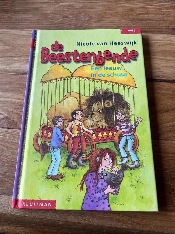 Boek De beestenbende. Een leeuw in de schuur, Gelezen, Fictie algemeen, Ophalen of Verzenden, Nicole van Heeswijk