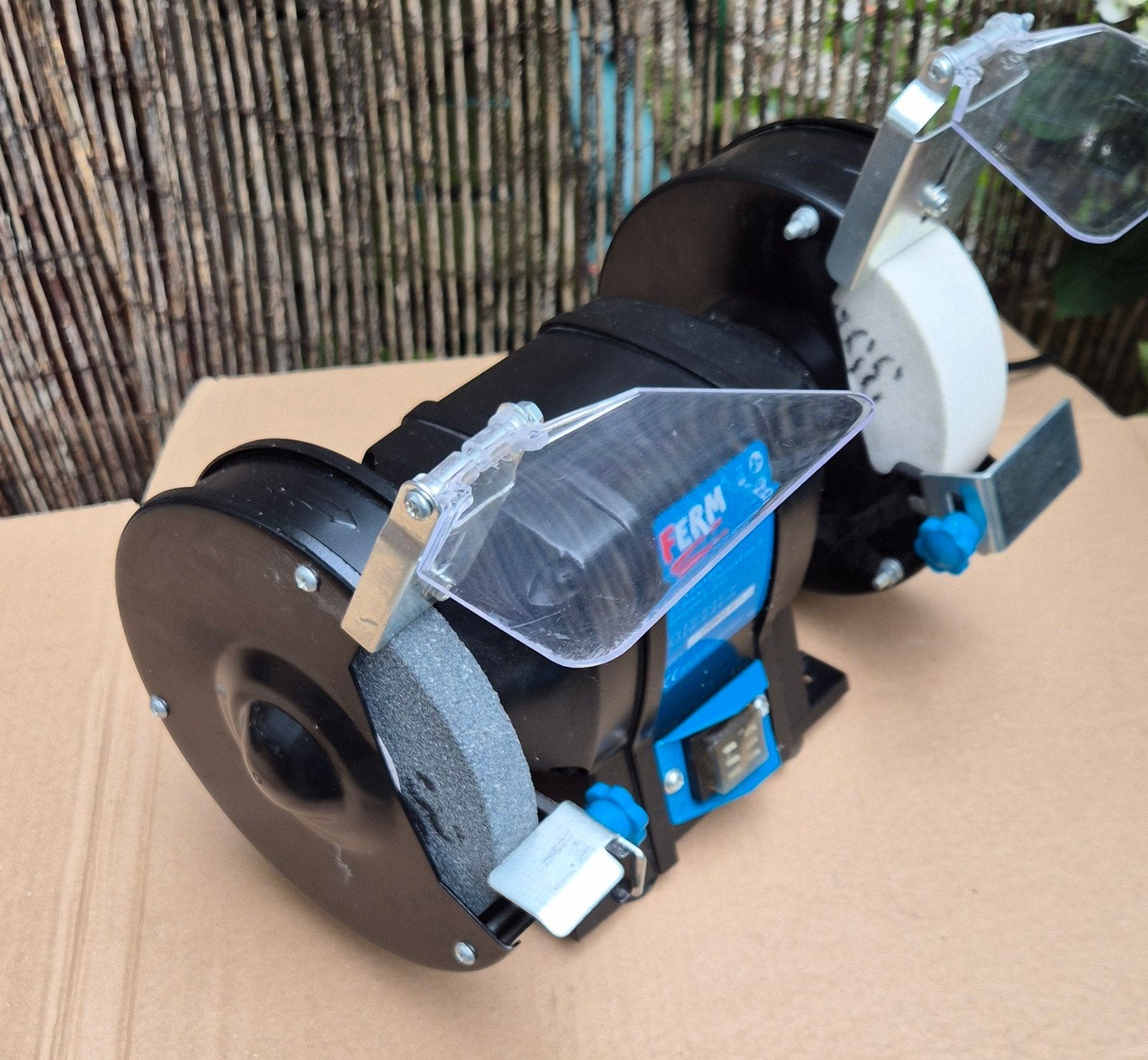 Ferm Bankslijpmachine FSMW-250/150 - Zo goed als nieuw, Ophalen, Zo goed als nieuw, Minder dan 700 watt, Werkbankslijpmachine