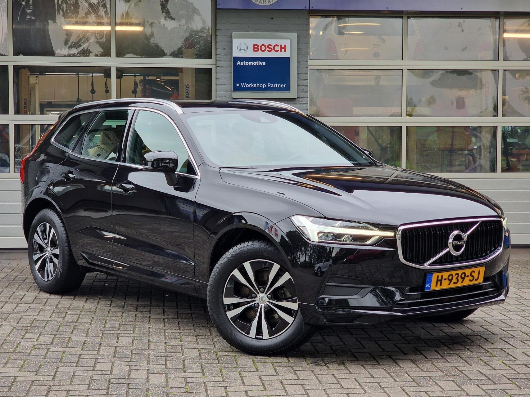 Volvo XC60 2.0 B5 251PK Inscription|Trekhaak|ACC|Clima|Carpl, Gebruikt, Euro 6, 4 cilinders, Zwart