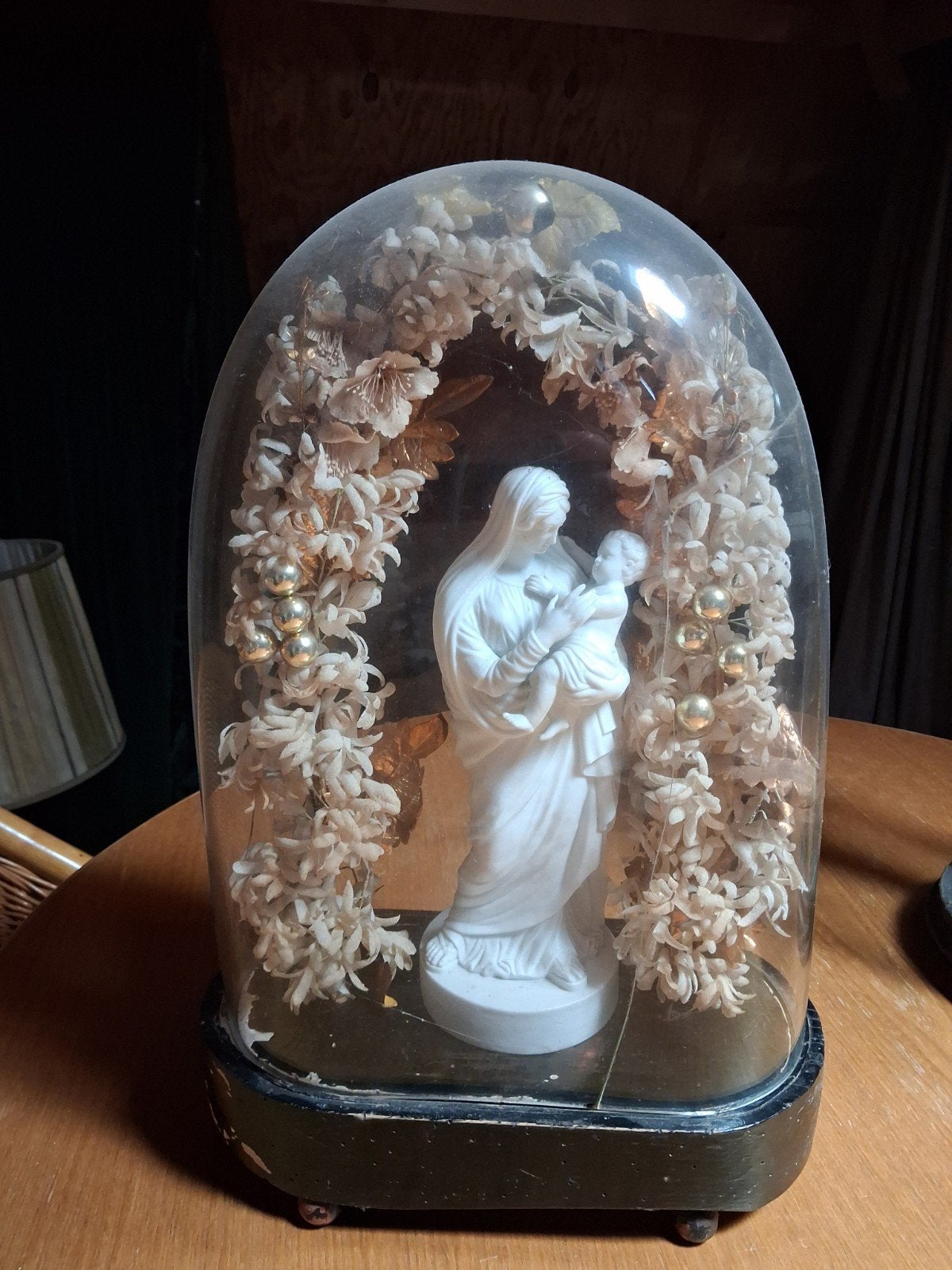 Beeld van Maria en Jezus met stolp, Ophalen