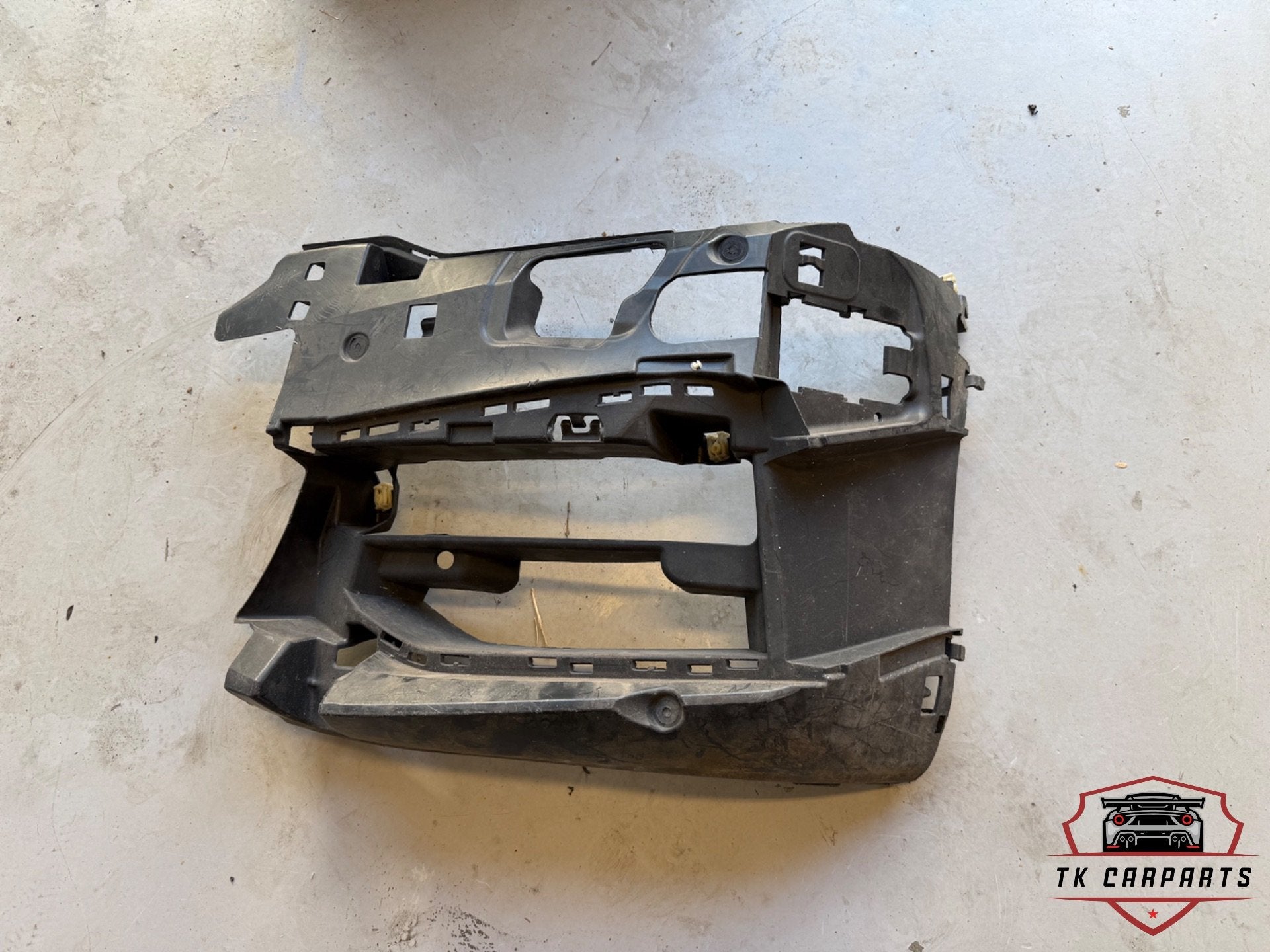 Bmw 5Serie G30/G31 bumper binnenwerk links, Petuelring 130
80788  Munich, DE, Gebruikt, Info@bmw.de, Links