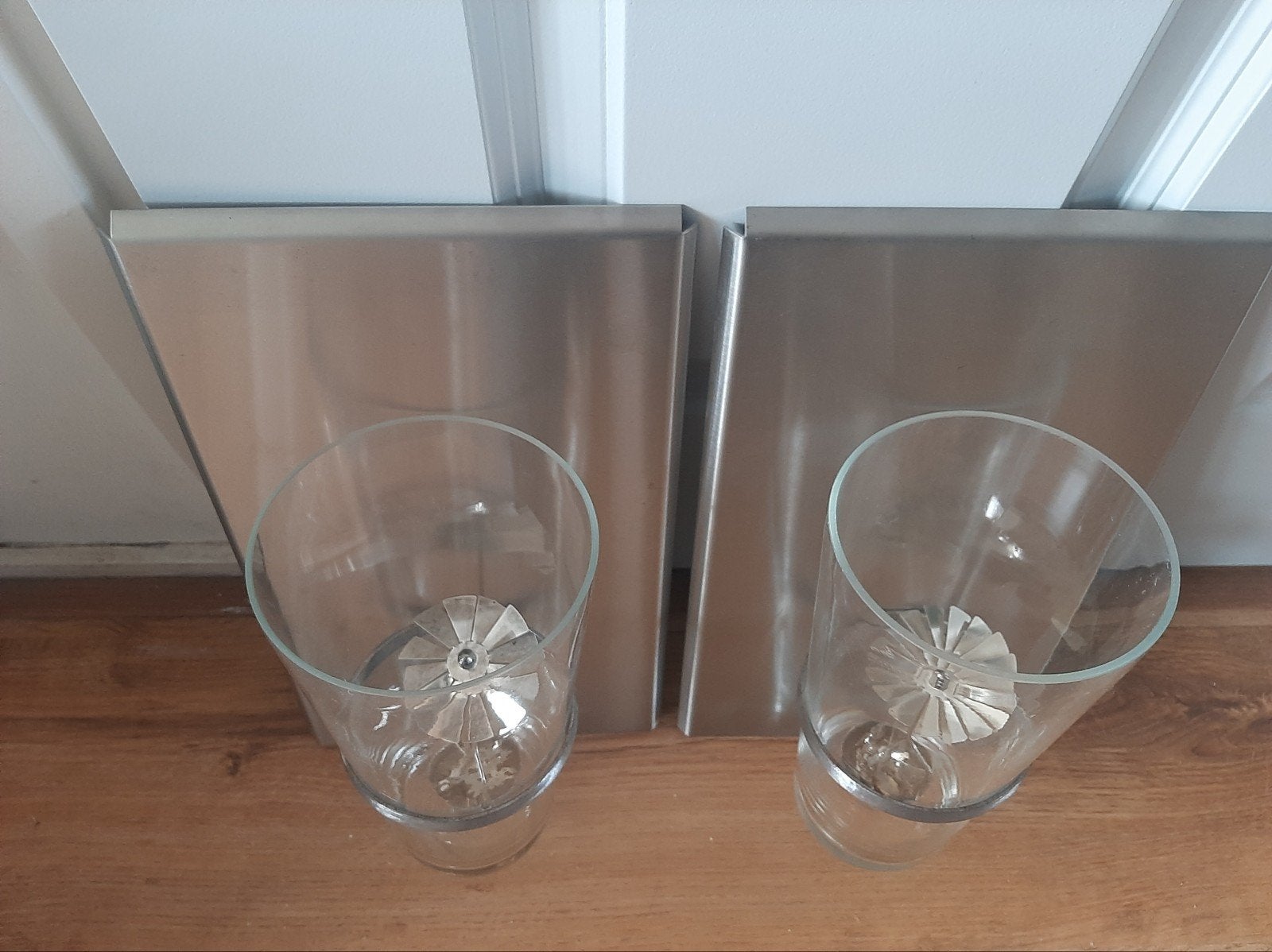 Wandhangers met glazen vazen en RVS, Ophalen, Gebruikt, Zilver, Glas