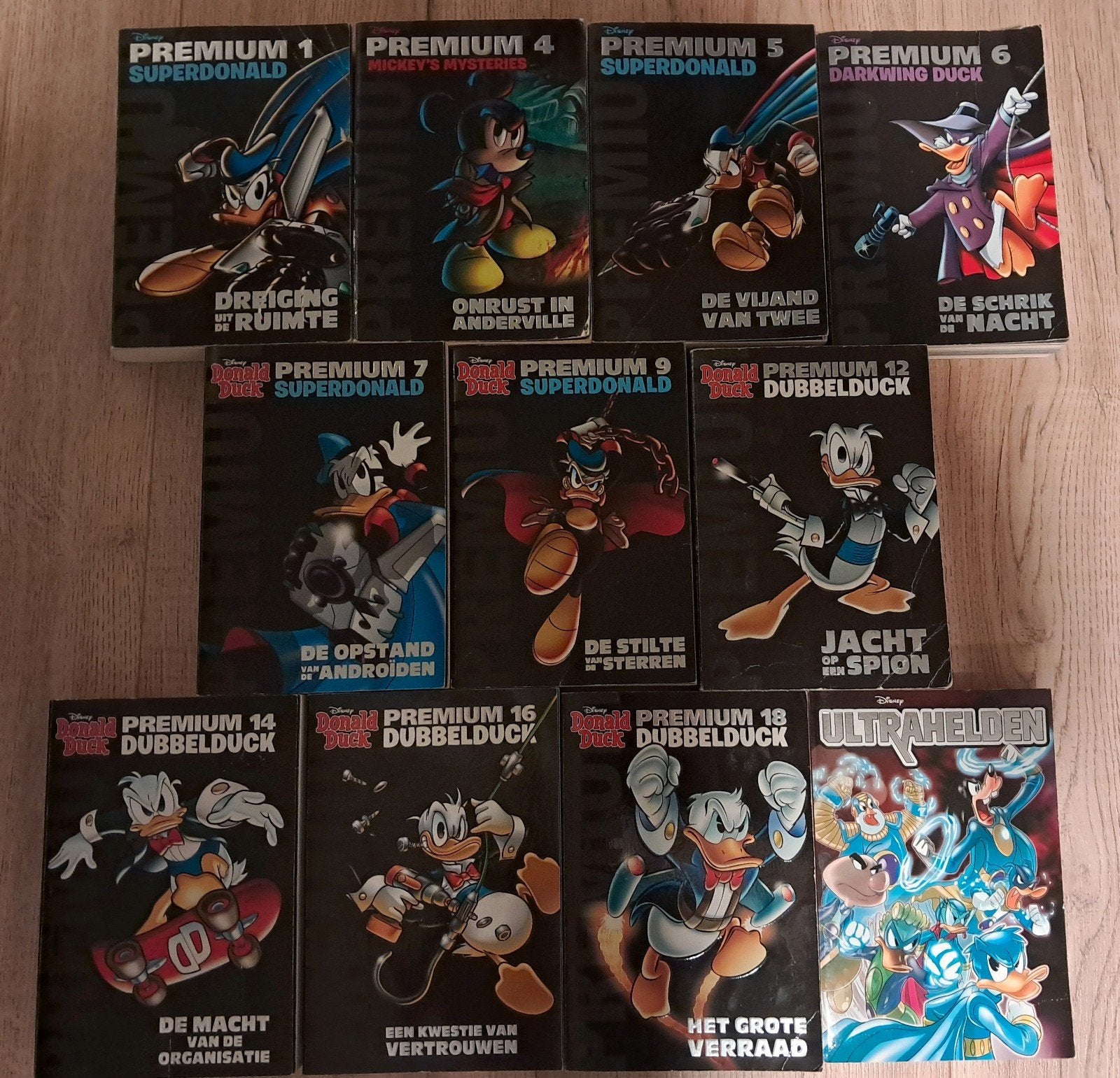 Donald Duck Premium pockets, 10 stuks, plus 1 Ultrahelden, Boeken, Meerdere stripboeken, Ophalen of Verzenden, Zo goed als nieuw