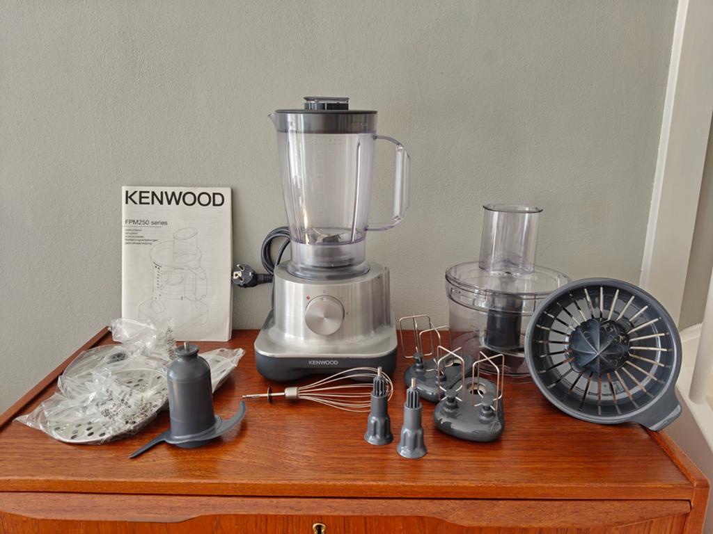 Kenwood Multipro FPM250 foodprocessor – nauwelijks gebruikt, 4 liter of meer, Ophalen of Verzenden, Zo goed als nieuw, 3 snelheden of meer