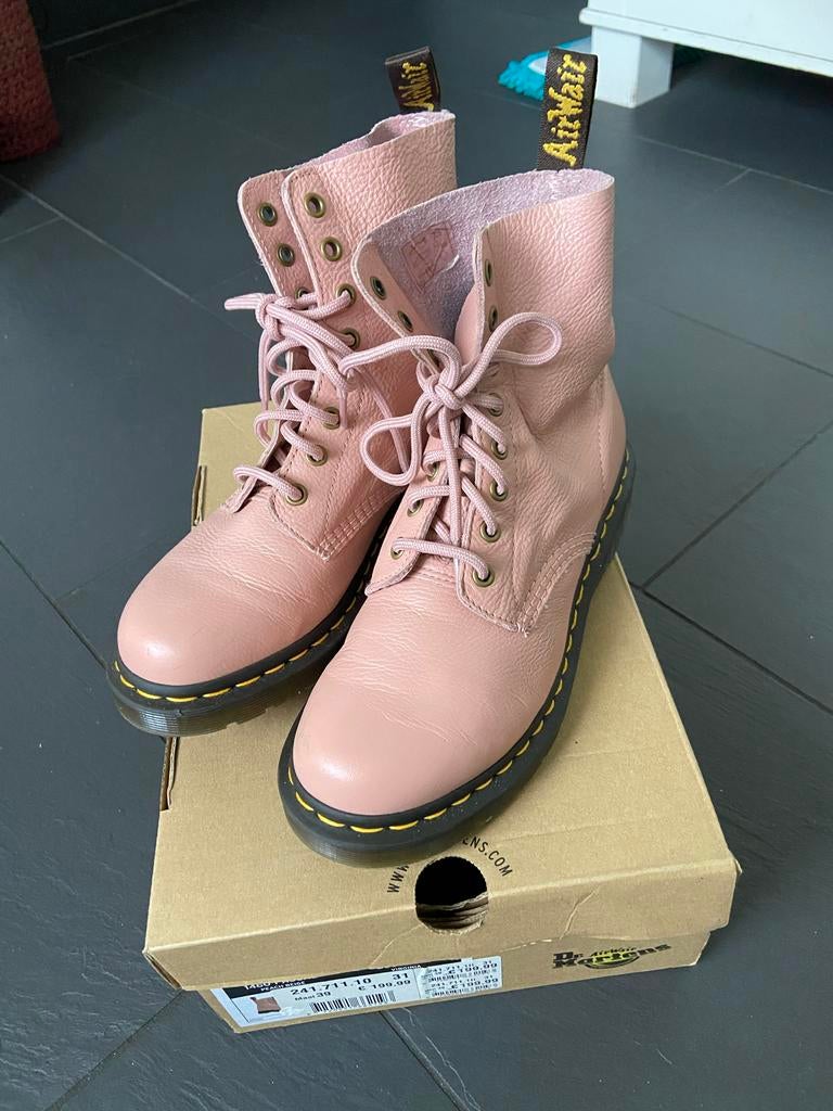 Dr. Martens 1460 Pascal Virginia Peach Beige Maat 39, Ophalen of Verzenden, Zo goed als nieuw, Beige, Lage of Enkellaarzen