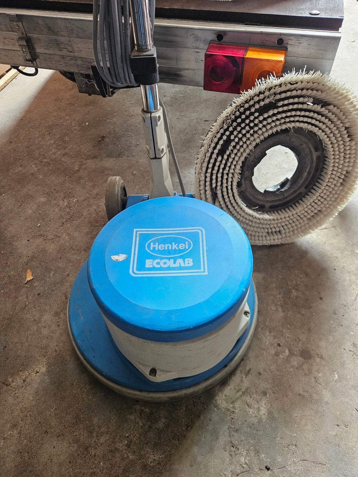 Henkel Proffesionele Schrobmachine, Ophalen