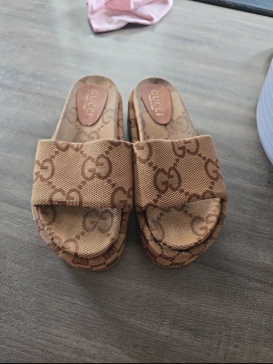 Gucci slippers met hoge zool, Kleding | Dames, Schoenen, Slippers, Bruin, Ophalen of Verzenden, Gucci