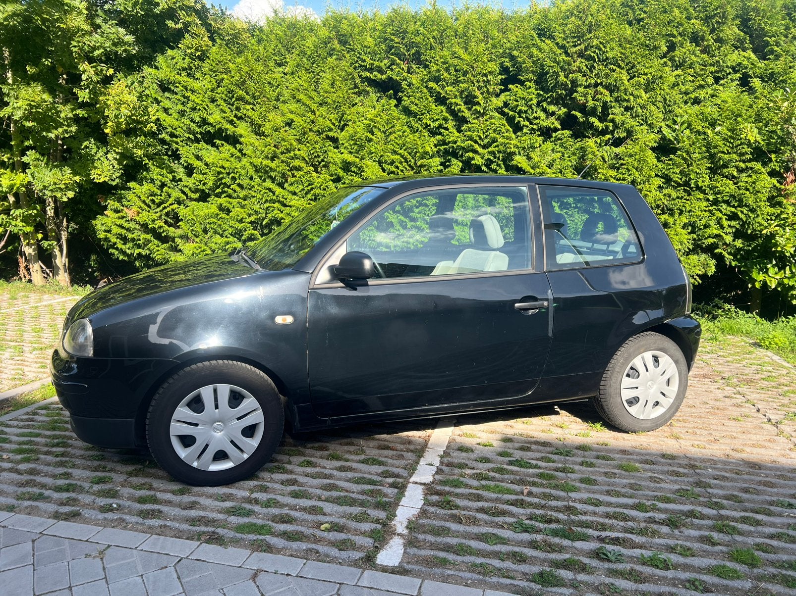 Seat Arosa 1.0 37KW 2001 Zwart, Auto's, Voorwielaandrijving, 31 €/maand, 4 stoelen, Origineel Nederlands
