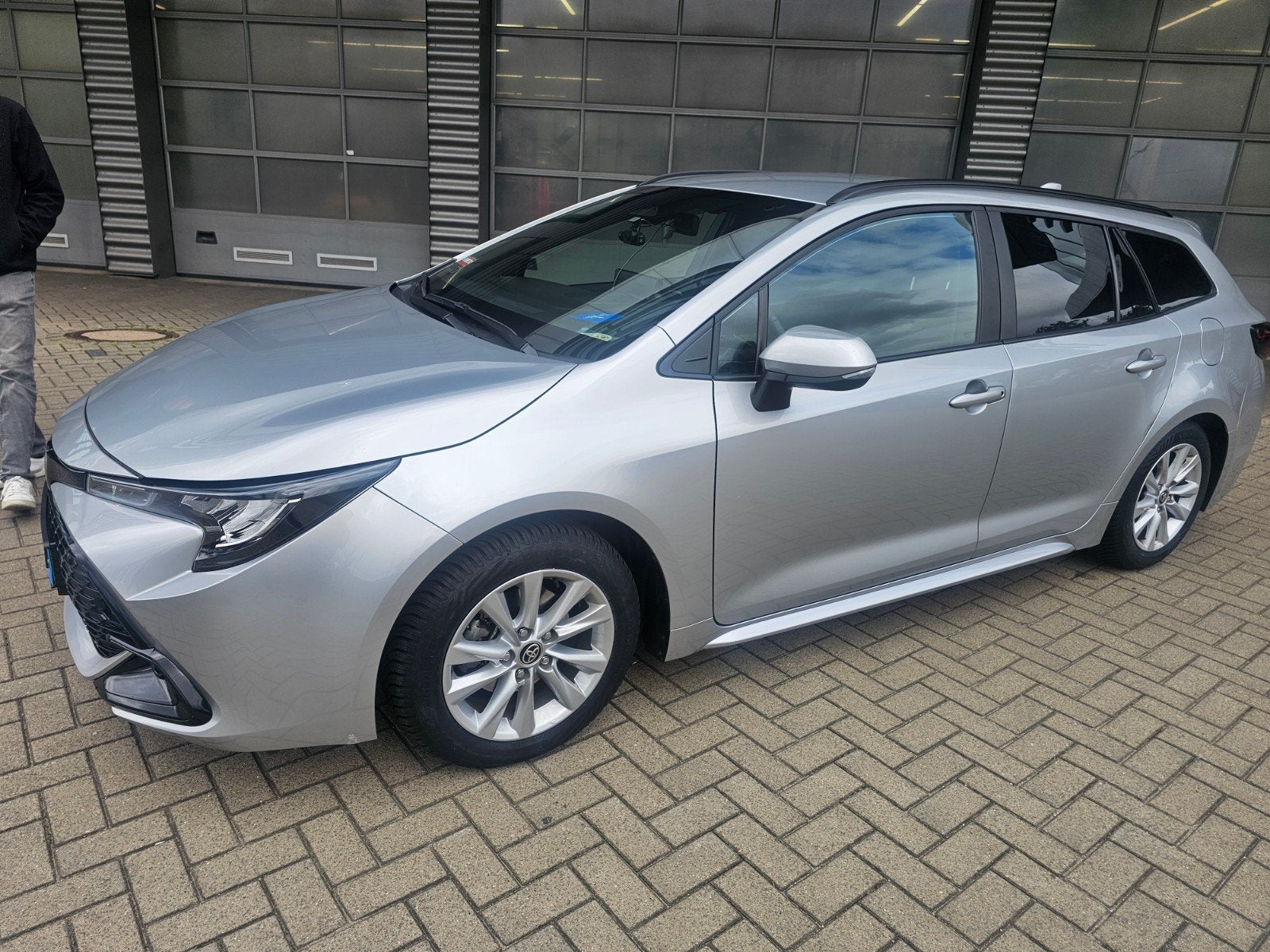 Toyota Corolla TS 1.8 Hybrid 122pk CVT 2023 Grijs