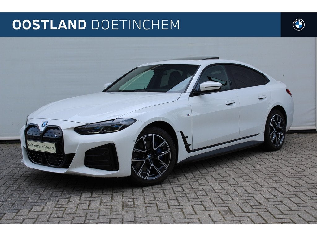 BMW i4 eDrive40 High Executive M Sport / Schuif-kanteldak /, Auto's, BMW, Achterwielaandrijving, Gebruikt, 590 km, Met garantie (alle)