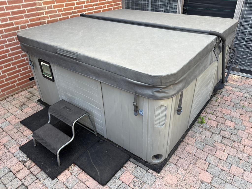 Viking Jacuzzi/Balboa,5 zit-1 lig 230 V Zoutelektrolyse syst, Ophalen, Gebruikt, Trap, Vast