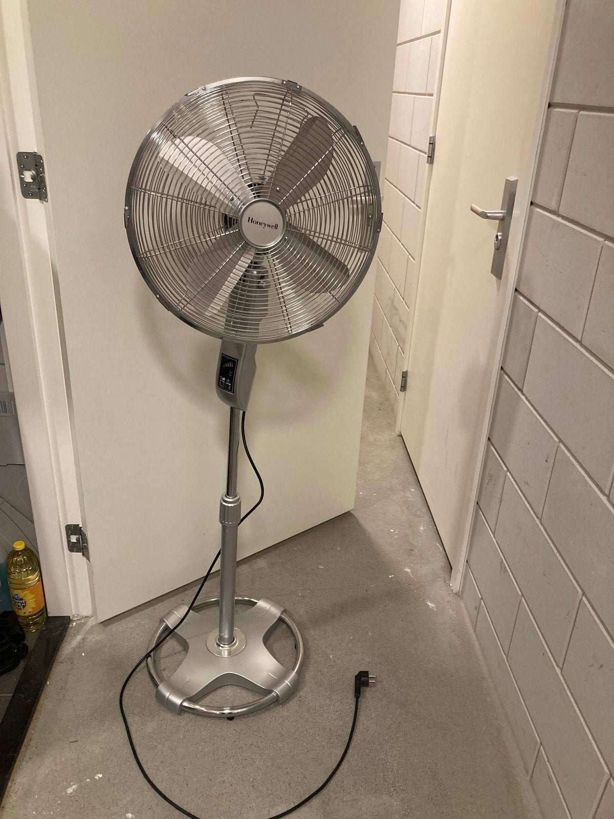 Honeywell Statiefventilator met Afstandsbediening, Witgoed en Apparatuur, Ophalen, Ventilator met afstandsbediening, Zo goed als nieuw