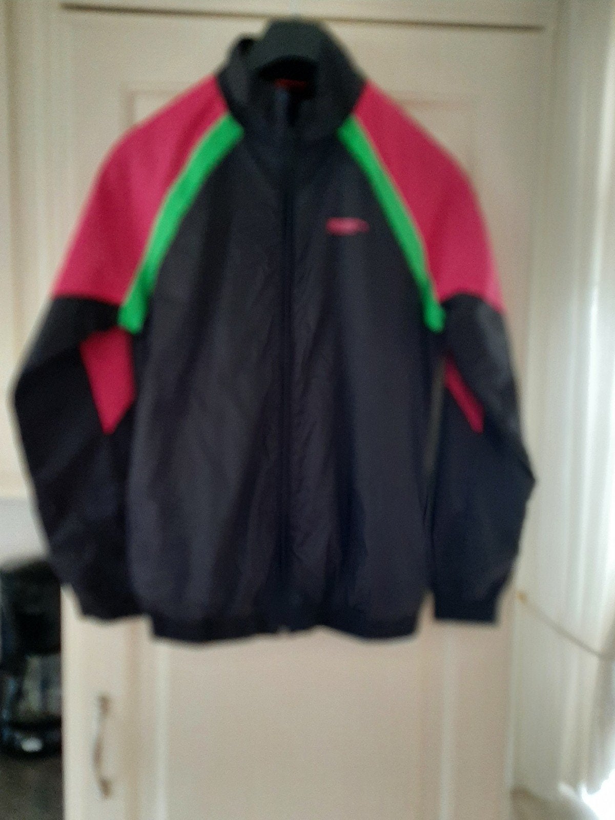 Nieuwstaat sportjas puma m 38, Maat 38/40 (M), Puma, Zwart, Ophalen of Verzenden