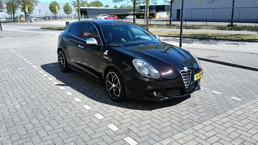 Alfa Romeo Giulietta 1.4 Turbo Multi AIR 2011 Zwart, Auto's, Alfa Romeo, Voorwielaandrijving, Euro 5, Zwart, Navigatiesysteem