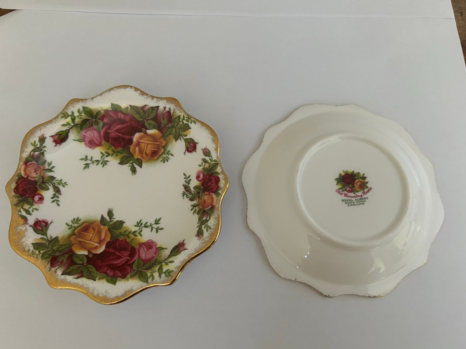 Royal Albert Old Country Roses 16 petitfour-schaaltjes, Antiek en Kunst, Ophalen