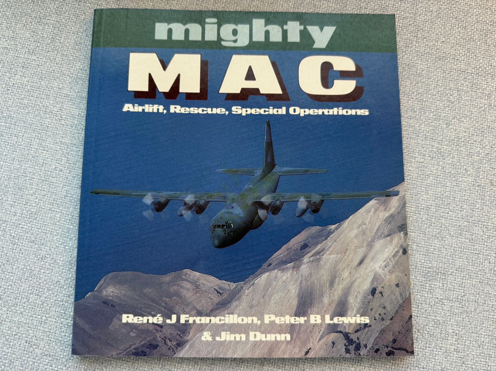 Osprey Mighty MAC USAF United States Air Force, Ophalen of Verzenden, 1945 tot heden, Zo goed als nieuw, Luchtmacht