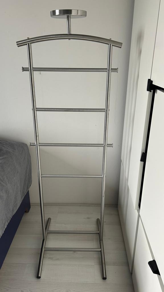 Moderne staande kleding butler RVS met legplank, Huis en Inrichting, Ophalen, Gebruikt, Metaal, Staande kapstok