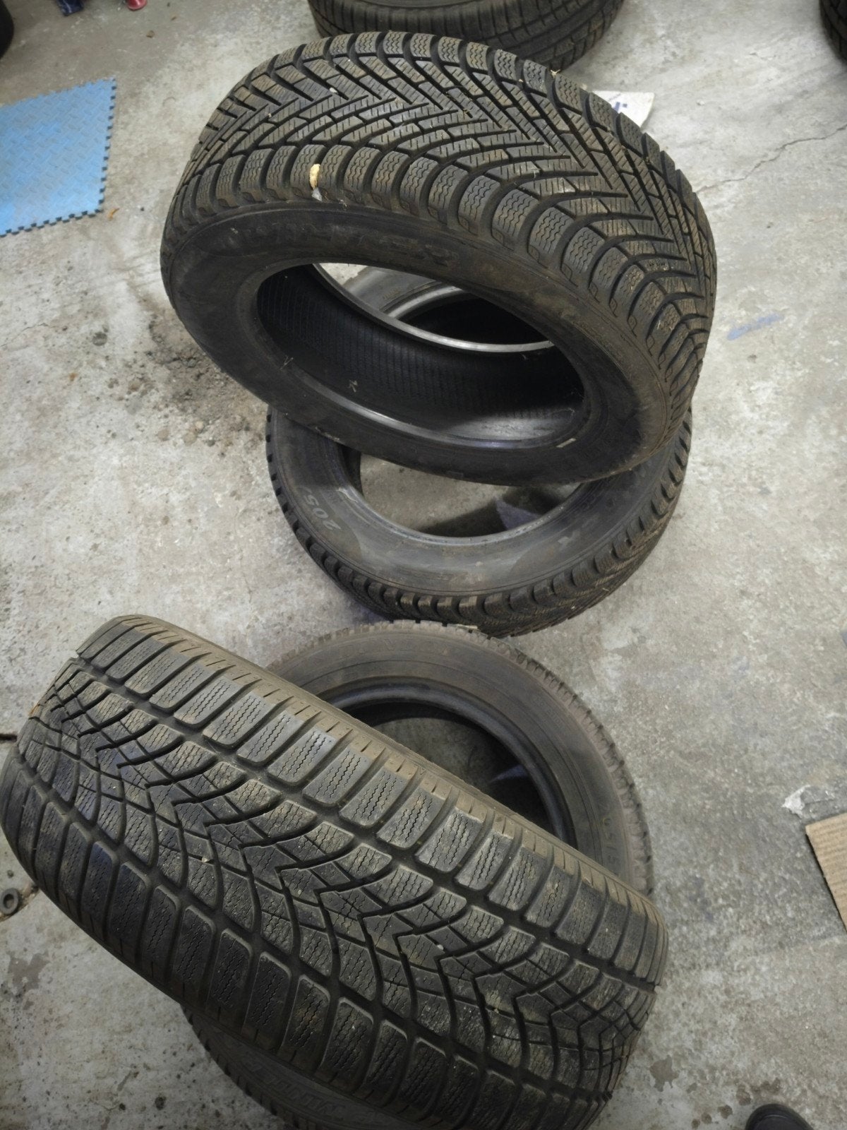4x 205/55r 16 Banden: 2x pirelli, 2x Dunlop (5.5-7.5mm), Ophalen, Gebruikt
