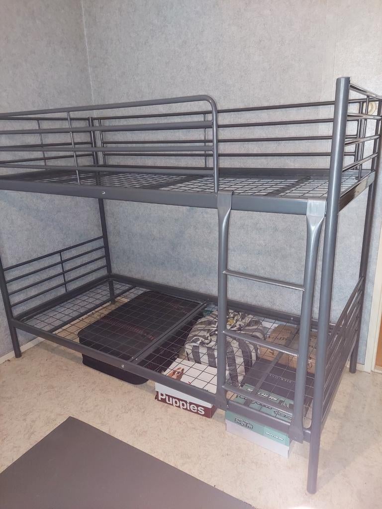 IKEA Svarta stapelbed met 2 matrassen, Ophalen, 90 cm, 160 tot 180 cm, Tweepersoons