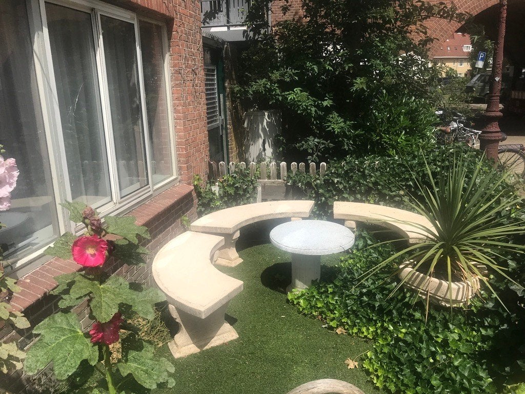 2 stenen halfronde tuinbankjes, Tuin en Terras, Tuinbanken, Ophalen, Gebruikt, Overige materialen