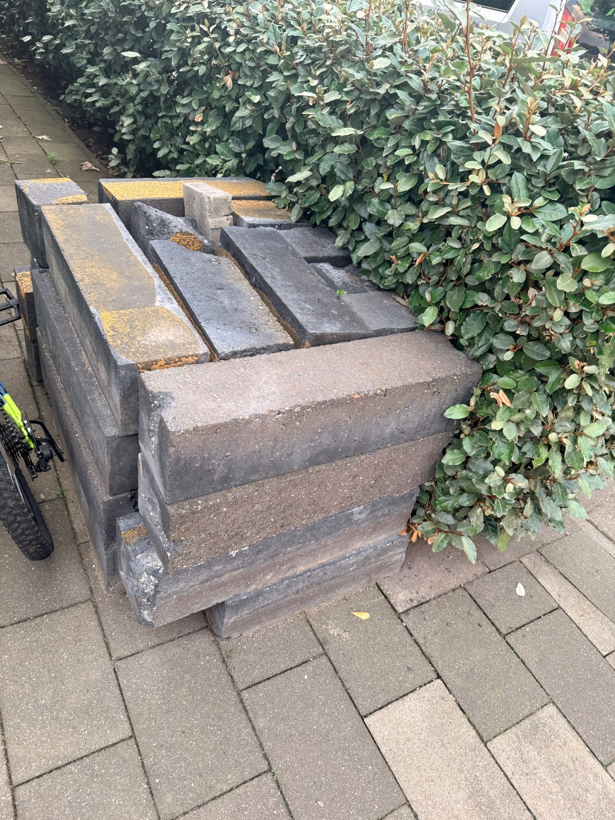Gebruikte betonnen opsluitbanden voor tuin of oprit, Tuin en Terras, Ophalen, Gebruikt, Overige typen, Minder dan 5 m²