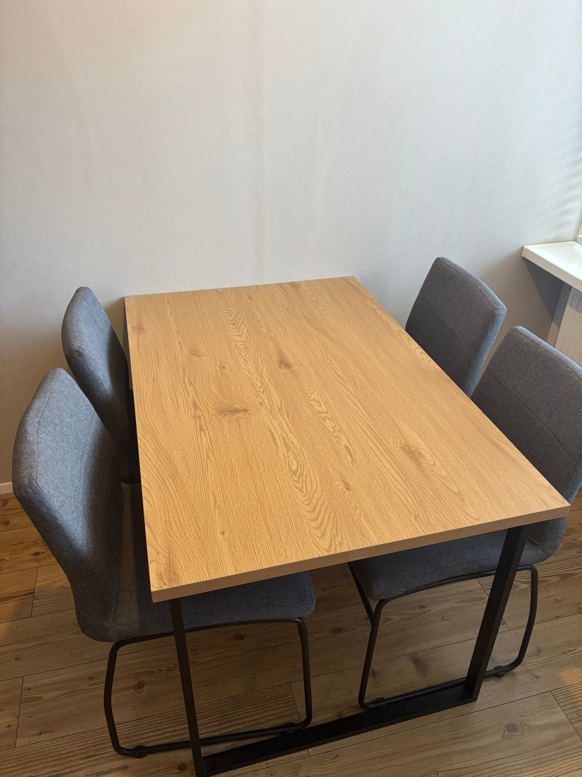 Eettafel met 4 stoelen - Zo goed als nieuw, Ophalen, 100 tot 150 cm, 50 tot 100 cm, Zo goed als nieuw